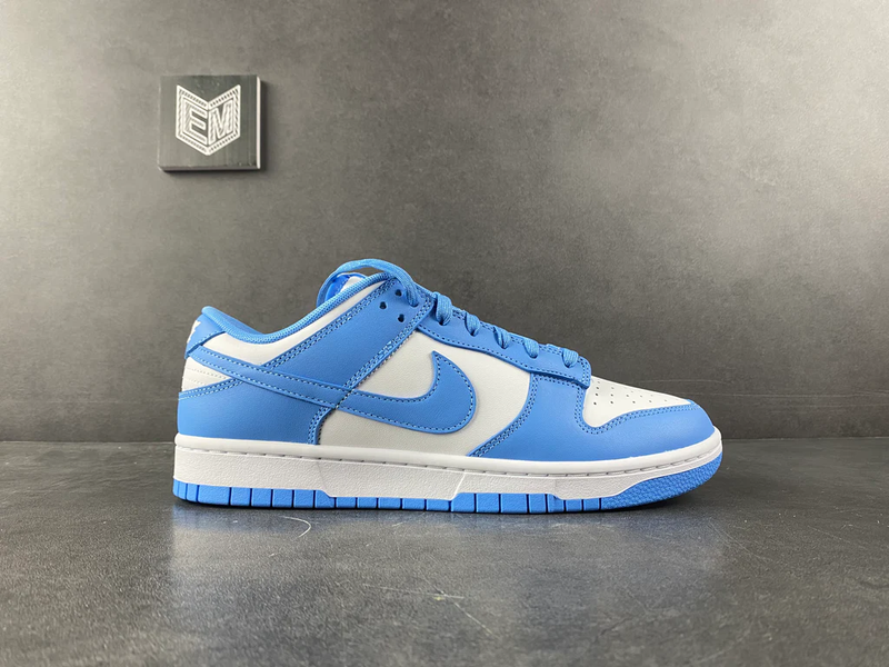 Nike Dunk Low UNC